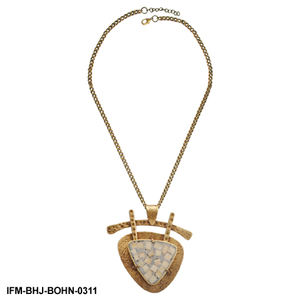 Collar con Colgante de Escudo Texturizado de Mosaico de Hueso Hecho a Mano con Cadena Dorada de Moda en Forma de Corazón para Fiesta - Product Image 1