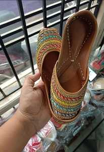 Chaussures plates traditionnelles pakistanaises brodées à la main de luxe pour mariée, escarpins pour femmes, chaussures de fête de mariage, vente en gros - Product Image 6