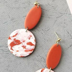 Boucles d'oreilles d'été en gros, boucles d'oreilles créoles couleur néon pour femmes, bijoux en résine disponibles à la vente - Product Image 6