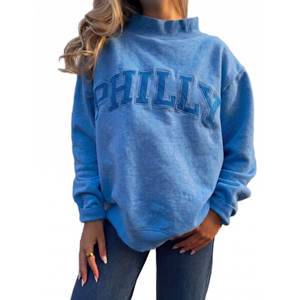 Pull oversize pour femme à col montant, en tissu doux, avec épaules tombantes, manches longues et un look confortable inspiré du streetwear. - Product Image 4