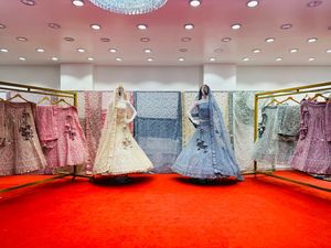 Beauté intemporelle élégant Net Dupatta indien et pakistanais pleine séquence lourde robe de mariée costume complet orné de diamants - Product Image 5