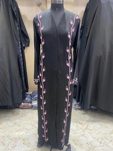 Abaya noire brodée à col en V pour femme, longueur maxi, coupe ample, robe modeste, style Moyen-Orient, usage quotidien, manches trois quarts - Product Image 5