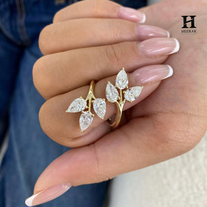 แหวนทอง 14K รูปใบไม้ประดับเพชรทรงลูกแพร์แบบกำหนดเอง แหวนหมั้นเพชรเพาะเลี้ยงในห้องปฏิบัติการสำหรับผู้หญิง ได้รับการรับรองจาก IGI - Product Image 6