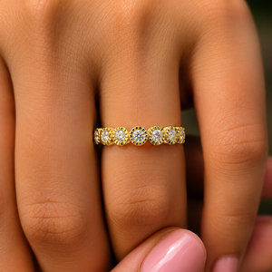 Bague de mariage unique en or jaune 14 carats avec diamants de laboratoire ronds sertis sur toute la surface, bijoux personnalisés, vente en gros directe usine - Product Image 2