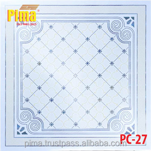 Plaques de plafond suspendu carrées en PVC 2x2 pour cuisine et salle de bain, surface stratifiée à grain de bois réaliste, approvisionnement direct usine en gros - Product Image 4
