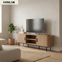 Mueble de TV moderno de madera con almacenamiento para sala de estar, para televisores de 65 pulgadas o más, diseño minimalista de montaje en suelo.