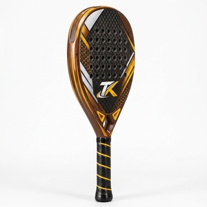 Manche ergonomique en fibre de carbone de haute qualité, adapté aux clubs sportifs, à l'entraînement et aux matchs de padel. - Product Image 3
