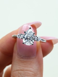 แหวนหมั้นเพชรทรงลูกแพร์หรูหรา 2.50 กะรัต ทอง 18K/14K/10K แหวนเจ้าสาวสามเม็ด แหวนเพชรแบบกำหนดน้ำหนักได้ เครื่องประดับคุณภาพสูง ขายส่ง - Product Image 5