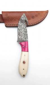 Outil utilitaire extérieur en acier Damas artisanal personnalisé avec manche en os de chameau blanc et résine rose - Product Image 4