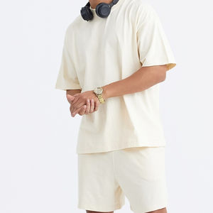 Conjunto de Ropa de Verano Transpirable para Hombre, Camiseta de Manga Corta con Parches y Logotipo Personalizado, Conjunto de Camiseta y Pantalones Cortos para Hombre - Product Image 3