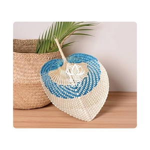 TENDANCES ACTUELLES : Éventail en feuille de palmier tissé à la main pour décorations de chambres d'hôtels de luxe et souvenirs mémorables d'événements d'entreprise – Lots en gros - Product Image 5