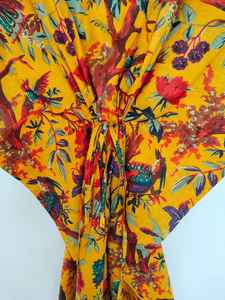 Caftán indio hecho a mano de algodón con estampado de pájaros, vestido ligero tipo kimono. - Product Image 4