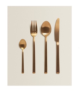 Ensemble de couverts minimalistes en or, 4 pièces, finition mate, passe au lave-vaisselle, ensemble de couverts modernes, décorations pour mariage - Product Image 1