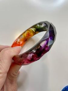 Bracelet en résine, manchette en acrylique, bracelet en époxy brillant, bracelet tourbillon, manchette marbrée, boucle en cristal, bracelet Kada de luxe, bracelet artisanal moulé à la main - Product Image 2