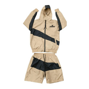 Ensemble short coupe-vent élégant avec matière respirante et design décontracté pour la mode streetwear quotidienne - Product Image 1