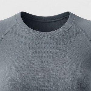 Ensemble deux pièces pour femme : haut de sport sans manches et legging long, avec logo personnalisé, pour la course à pied et le yoga. - Product Image 4