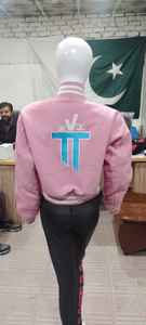 Blouson Bomber Court Personnalisé pour Femme, Style Universitaire, avec Broderie de Patchs, en Tissu Tricoté en Laine, Motif Imprimé - Tan Blanc Streetwear OEM - Product Image 3