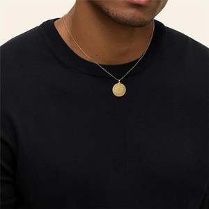 Collier pendentif en diamant avec médaillon étoilé à quatre initiales - Product Image 6