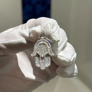 Pendentif main Hamsa unisexe de luxe en moissanite sertie en canal, style Hip Hop, plaqué rhodium, bijoux spirituels - Product Image 1