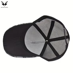 Gorras de béisbol de malla transpirable grises y negras con estampado geométrico personalizado por sublimación, de 5 paneles, estilo urbano, para adultos. - Product Image 5