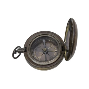 Boussole du milieu du siècle Articles Nautica Boussole Vintage décorative Poids lourd Prix raisonnable Boussole en laiton fabriquée en Inde - Product Image 1