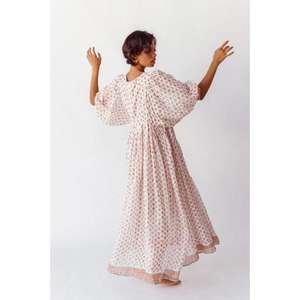 Hermoso Vestido Kyra Hecho a Mano en Largo Maxi, Delicadamente Adornado con Estampado Tie-Dye Tradicional en Tonos Melocotón, Lavable, 100% Algodón - Product Image 2