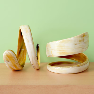 Pulsera de cuerno de serpiente en espiral hecha a mano, pulsera de cuerno de búfalo natural de brazalete ancho, pulsera de cuerno de brazalete de Perfect Enterprises - Product Image 5