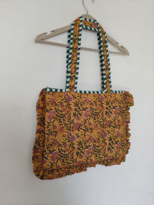 Funda Acolchada para Portátil con Estampado Floral Naranja y Correas para el Hombro, Bolsa de Transporte Protectora y Elegante, Modelo T-1 de Shree Balajee Garments - Product Image 4