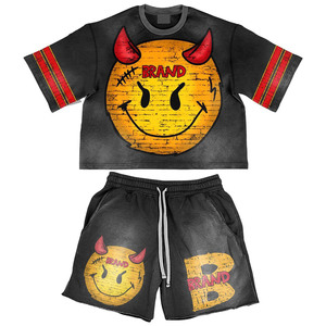 Ensemble 2 pièces t-shirt et short en coton poly 260 GSM premium, noir avec empiècements de manches rouges, logo sérigraphié effet vieilli - Product Image 5