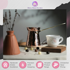 Cafetière turque en cuivre martelé à la main d'origine indienne, très demandée et parmi les plus vendues, avec poignée en laiton pour servir le café - Product Image 2
