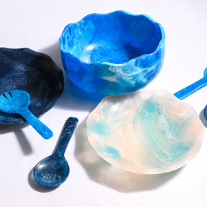 Ensemble de saladiers en résine écologique faits à la main, modernes, avec une finition miroir et une longue poignée, pour la maison, la cuisine et les fêtes - Product Image 1