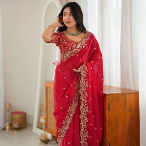 Sari en soie lourde de qualité supérieure avec broderie de fils et de paillettes, et chemisier non cousu assorti, prix de gros par Royal Export - Product Image 3