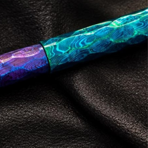 Stylo plume de luxe fait main avec corps en résine marbrée, pointe métallique haut de gamme, instrument d'écriture élégant, capuchon détachable - Product Image 2