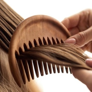 Peine Profesional de Madera Natural para Peinado en Casa, Duradero, Ligero y Saludable para el Cabello, Peine de Madera de Dientes Anchos - Product Image 4