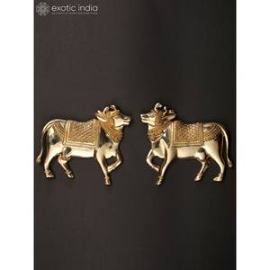 Petite statue en laiton Kamadhenu de 7 pouces en paire pour décoration murale, cadeaux et temple fabriqués en Inde - Product Image 1