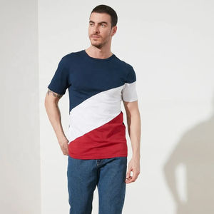 Camiseta de cuello redondo para hombre, hecha en Pakistán, de corte ajustado, tela cómoda con diseño único, disponible en colores sólidos. - Product Image 2