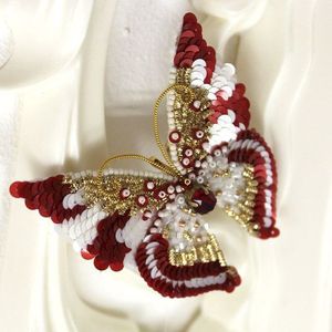 Broche Bordado Floral de Primera Calidad con Cuentas para Estilismo de Moda Boutique y Colecciones de Ropa Exclusivas - Product Image 4