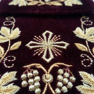Pochette de Luxe en Velours pour Pyx de Cérémonie, Broderie Main Fil d'Or, Sac Liturgique pour Clergé, Étui de Communion Catholique - Product Image 5