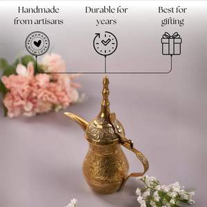 Cafetière décorative en laiton finition vintage pour la décoration intérieure, accent de table pour le Ramadan et l'Aïd, style moyen-oriental, servant de service. - Product Image 3