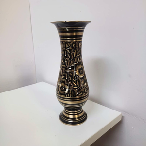 Jarrón de Flores de Aluminio Puro Hecho a Mano con Acabado Antiguo para Decoración de Hogar de Lujo, Hotel y Oficina - Product Image 3
