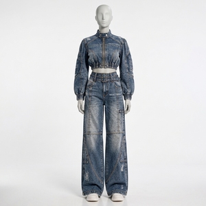 Conjunto de Dos Piezas de Mezclilla Azul Lavado para Mujer, Chaqueta Corta con Cierre, Jeans de Pierna Ancha, Cinturón, Fabricante de Ropa al por Mayor, OEM, ODM Personalizado - Product Image 3