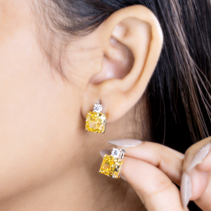Boucles d'oreilles clous classiques en zircon taille Asscher, plaqué rhodium argenté, sertissage griffe, bijoux fins pour femme, personnalisables - Product Image 3