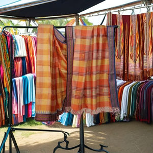 ผ้าไหมคอตตอนลายตารางหลากสี |   ขอบตัดกันแบบคอนทราสต์ |   ชุดประจำชาติอินเดียแบบดั้งเดิม |   งานแต่งงานสไตล์งานรื่นเริงแบบสวมส่าหรี - Product Image 4