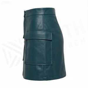 Jupe courte en similicuir pour femme, taille haute, style cargo avec poches, couleur unie, finition brillante, à porter en toutes saisons - Product Image 3