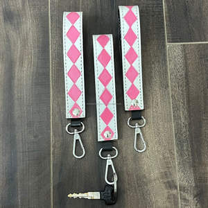 Fábrica al por mayor de lujo de cuero de vaca genuino Muñequera Llaveros Logotipo personalizado Llavero de cuero a cuadros Muñequera promocional - Product Image 4