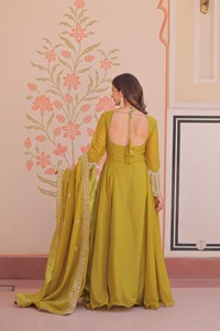 Colección de Vestidos Anarkali con Bordado de Cuentas y Lentejuelas, con Mangas Largas y Tela Georgette - Product Image 2