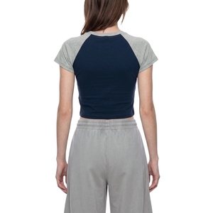 Camiseta Corta Raglan Azul Marino Personalizada para Mujer, Venta al por Mayor, de Algodón Acanalado, Estilo Baby Tee, con Manga en Contraste, Ajuste Delgado, Camisa Streetwear - Product Image 4