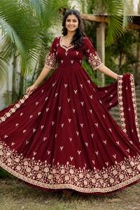 Ensemble de robe Anarkali 3 pièces en faux georgette pour femme avec broderies riches, jupe évasée de 2,8 m et dupatta assorti - Product Image 3