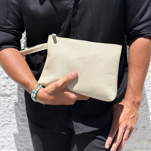 Bolso de viaje tipo clutch de cuero premium, organizador diseñado para pasaportes, tarjetas, teléfono, efectivo y accesorios esenciales, en venta. - Product Image 5
