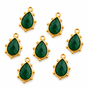 Shyama Gems Collier et Bracelet Pendentif Goutte Facetté en Onyx Vert, Quartz et Autres Pierres Précieuses, avec Monture Dorée - Product Image 2